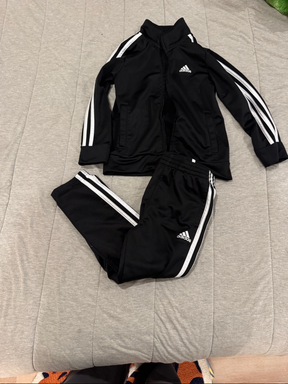 Adidas toddler boys track suit size 5